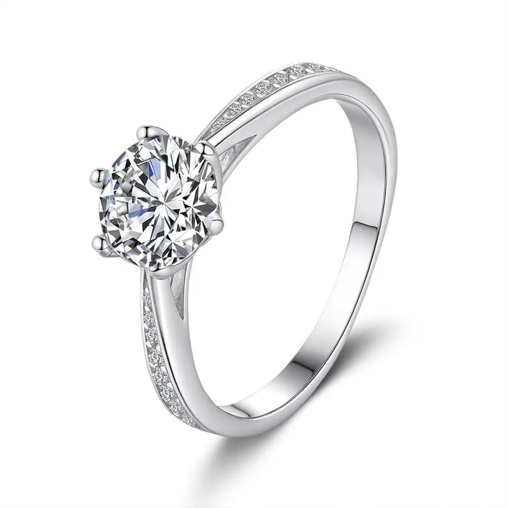 Luna Grace Classic Brilliance Ring